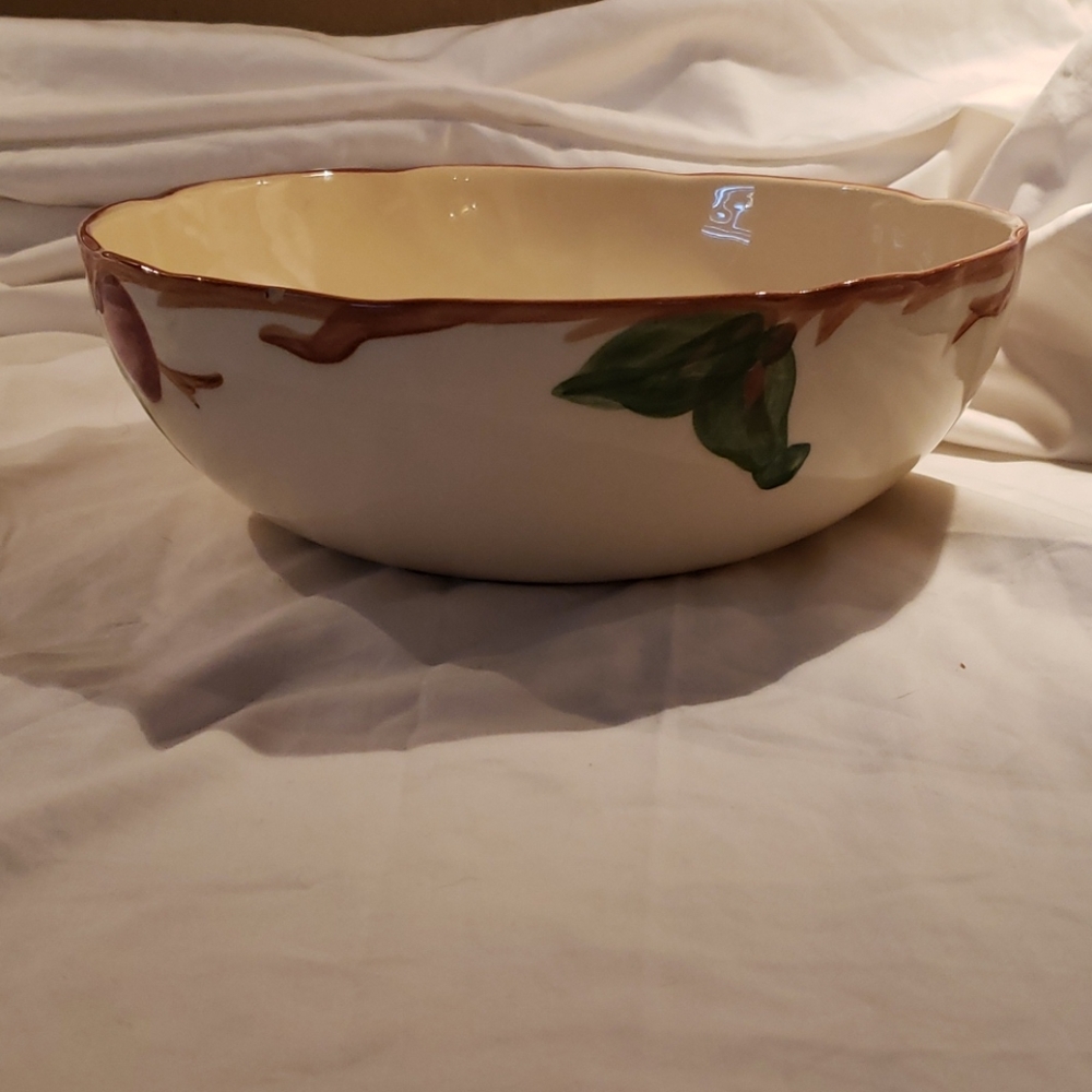 Franciscan Earthware-Apple-Serving bo